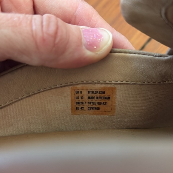 FITFLOP Size 10 Latte Tan Pilar Stud Buckle Leather Platform Mules Lug - Picture 5 of 8